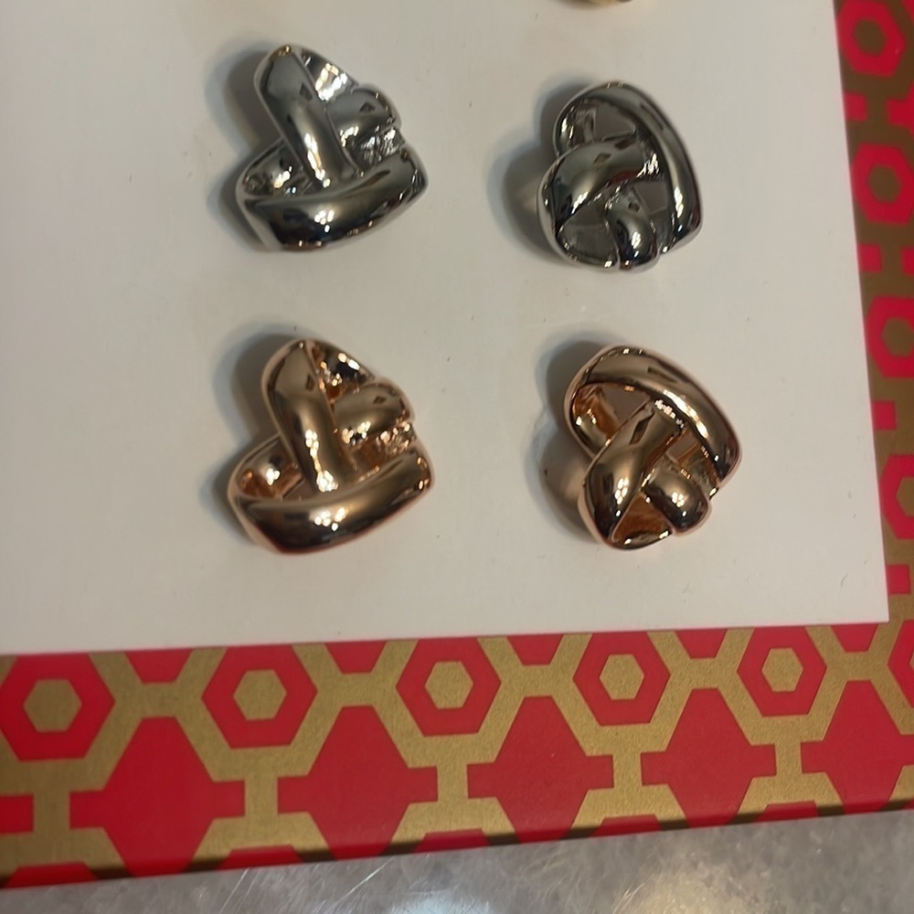 Love me knots hypoallergenic earrings set New - Picture 4 of 7